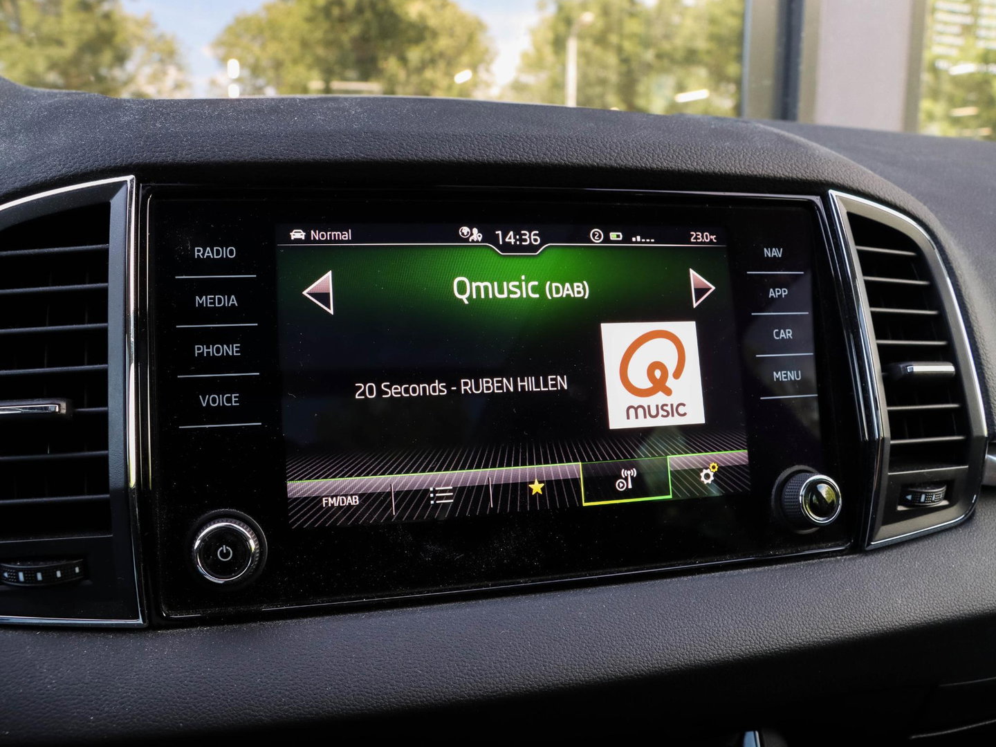 Škoda Karoq 1.5 TSI ACT Style DSG Panodak Alcantara Trekhaak