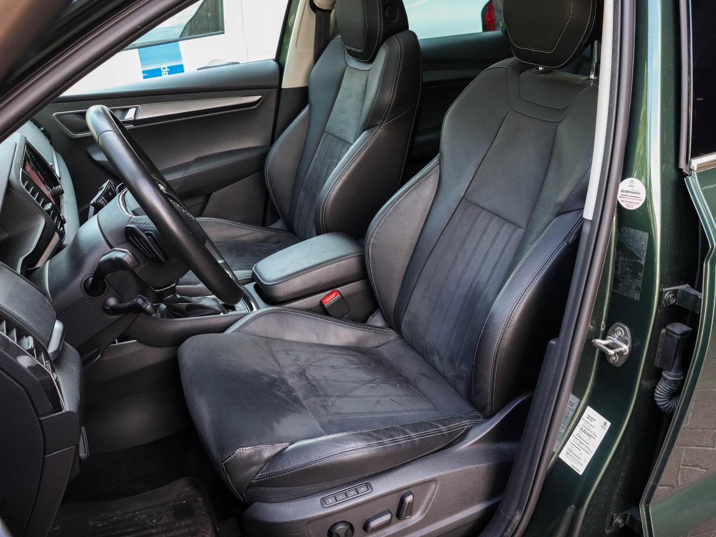 Škoda Karoq 1.5 TSI ACT Style DSG Panodak Alcantara Trekhaak
