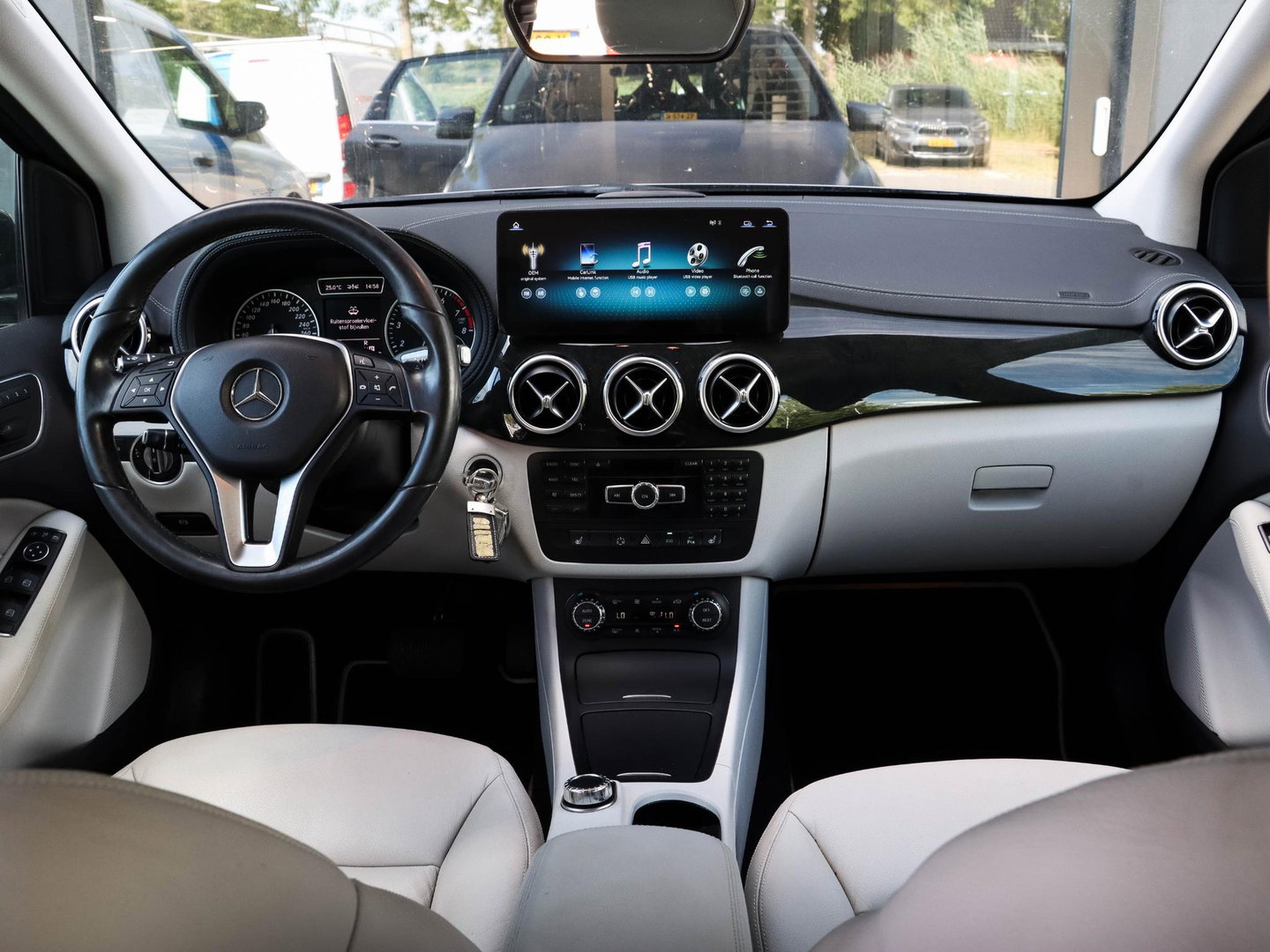 Mercedes-Benz B-Klasse 200 Automaat Clima Navi Carplay slechts 72.745km!