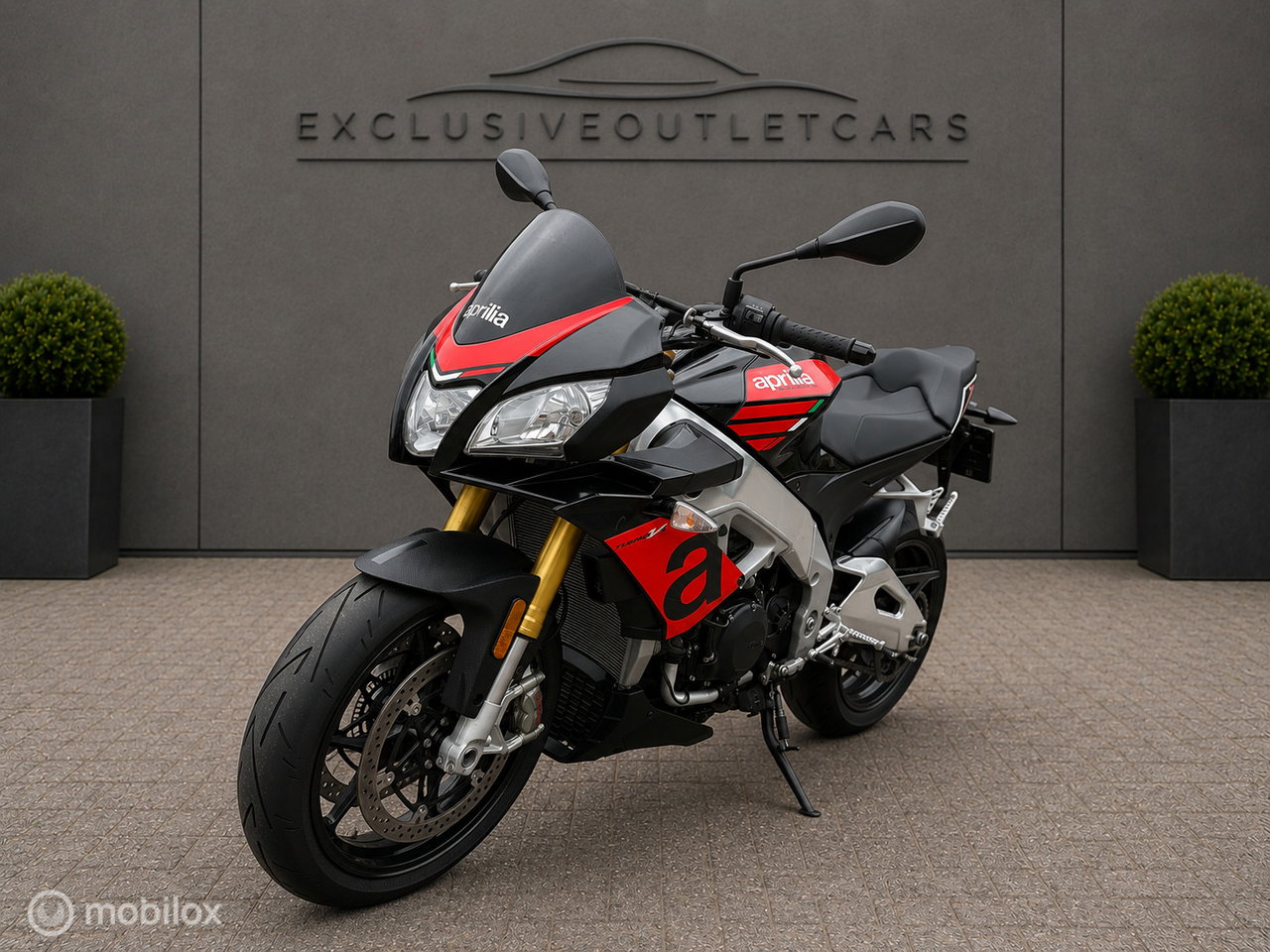 Aprilia Tuono V4