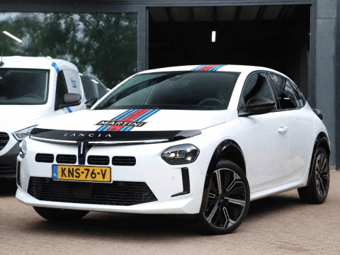 Lancia Ypsilon 1.2 Turbo Hybrid LX Martini Automaat | Adaptive Cruise | Camera | Navigatie