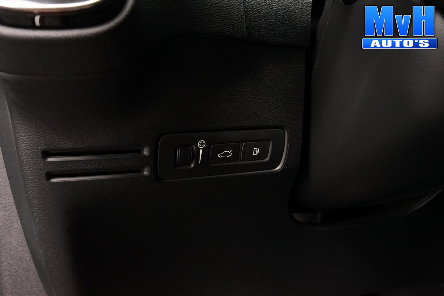 Volvo XC40 1.5 T5 PHEV R-Design|H/K|STUUR.STOELVW|CAM|SOH86%