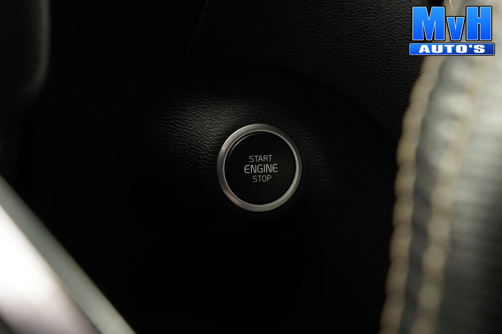 Volvo XC40 1.5 T5 PHEV R-Design|H/K|STUUR.STOELVW|CAM|SOH86%