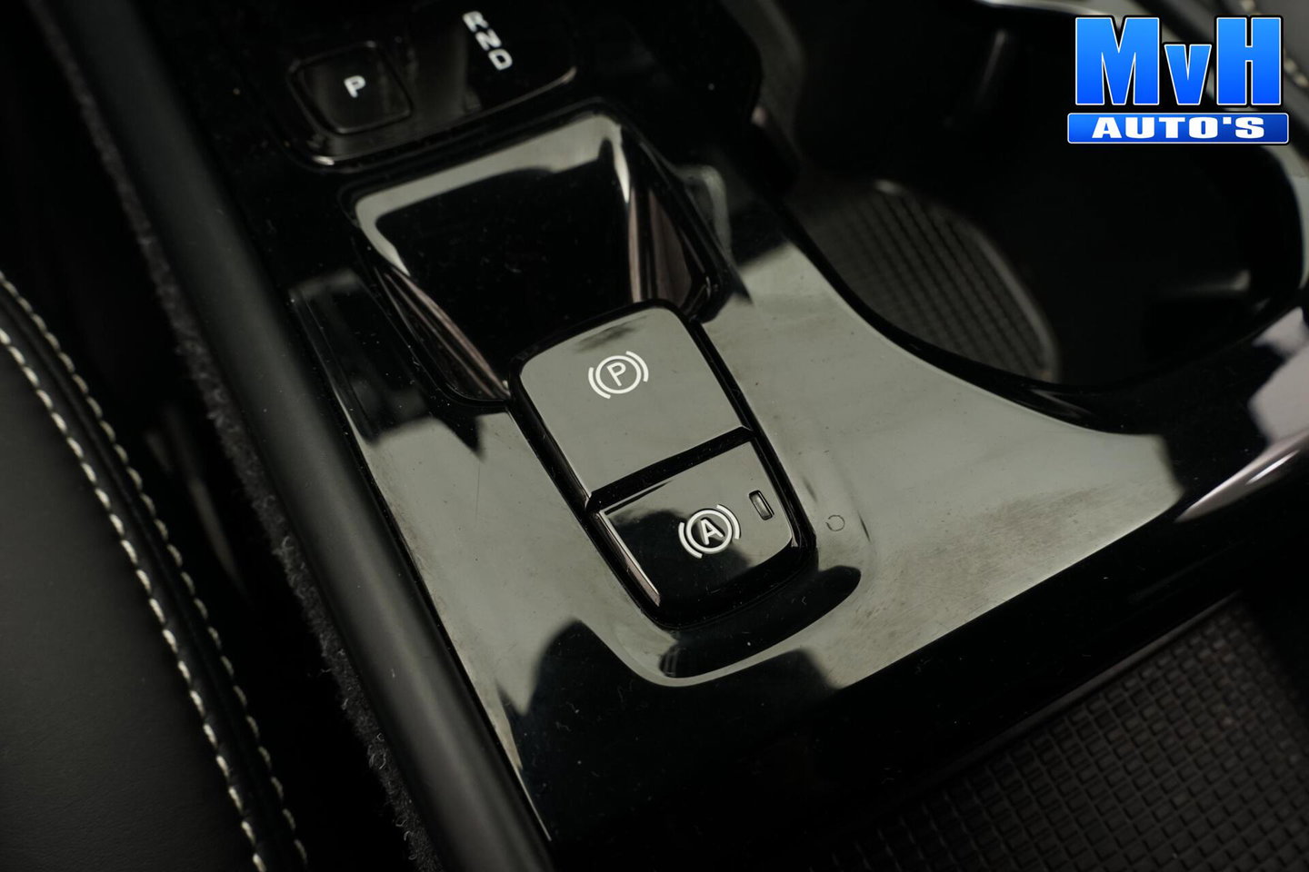Volvo XC40 1.5 T5 PHEV R-Design|H/K|STUUR.STOELVW|CAM|SOH86%