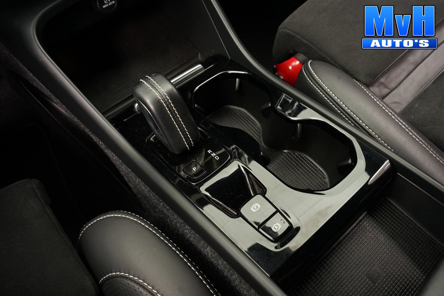 Volvo XC40 1.5 T5 PHEV R-Design|H/K|STUUR.STOELVW|CAM|SOH86%
