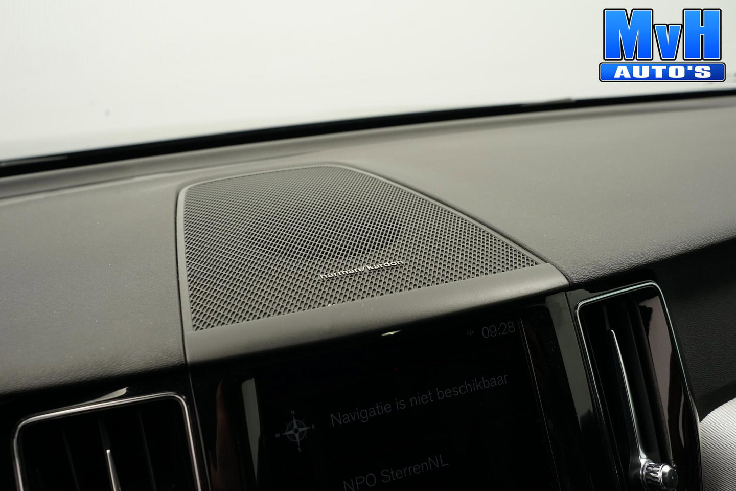 Volvo XC60 2.0 PHEV T6 AWD R-Design|PANO|H/K|TREKH|SOH93%