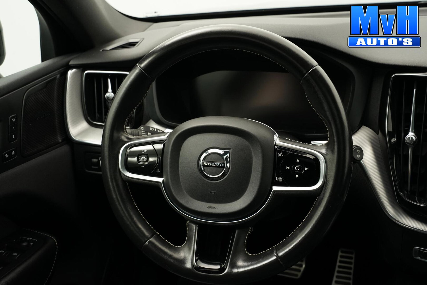 Volvo XC60 2.0 PHEV T6 AWD R-Design|PANO|H/K|TREKH|SOH93%