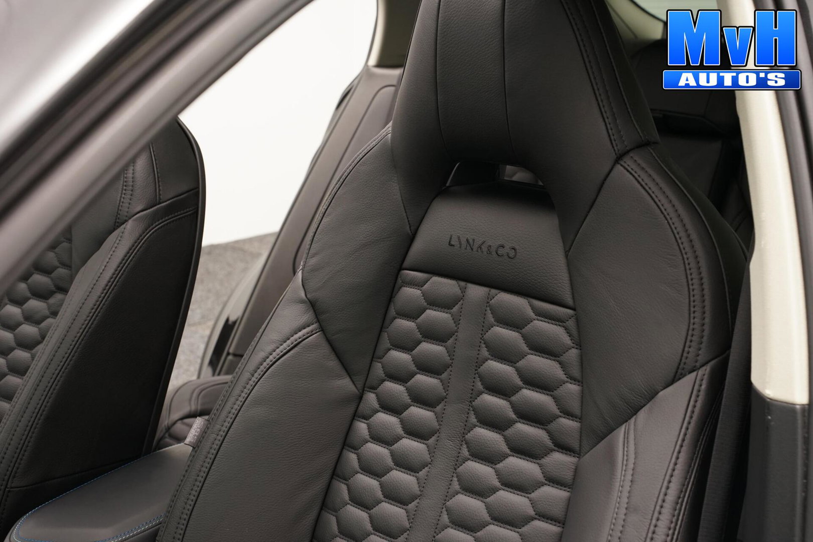 Lynk & Co 01 1.5 PHEV|FULL BLACK XL|LEER|NAP|PANO|SOH92%