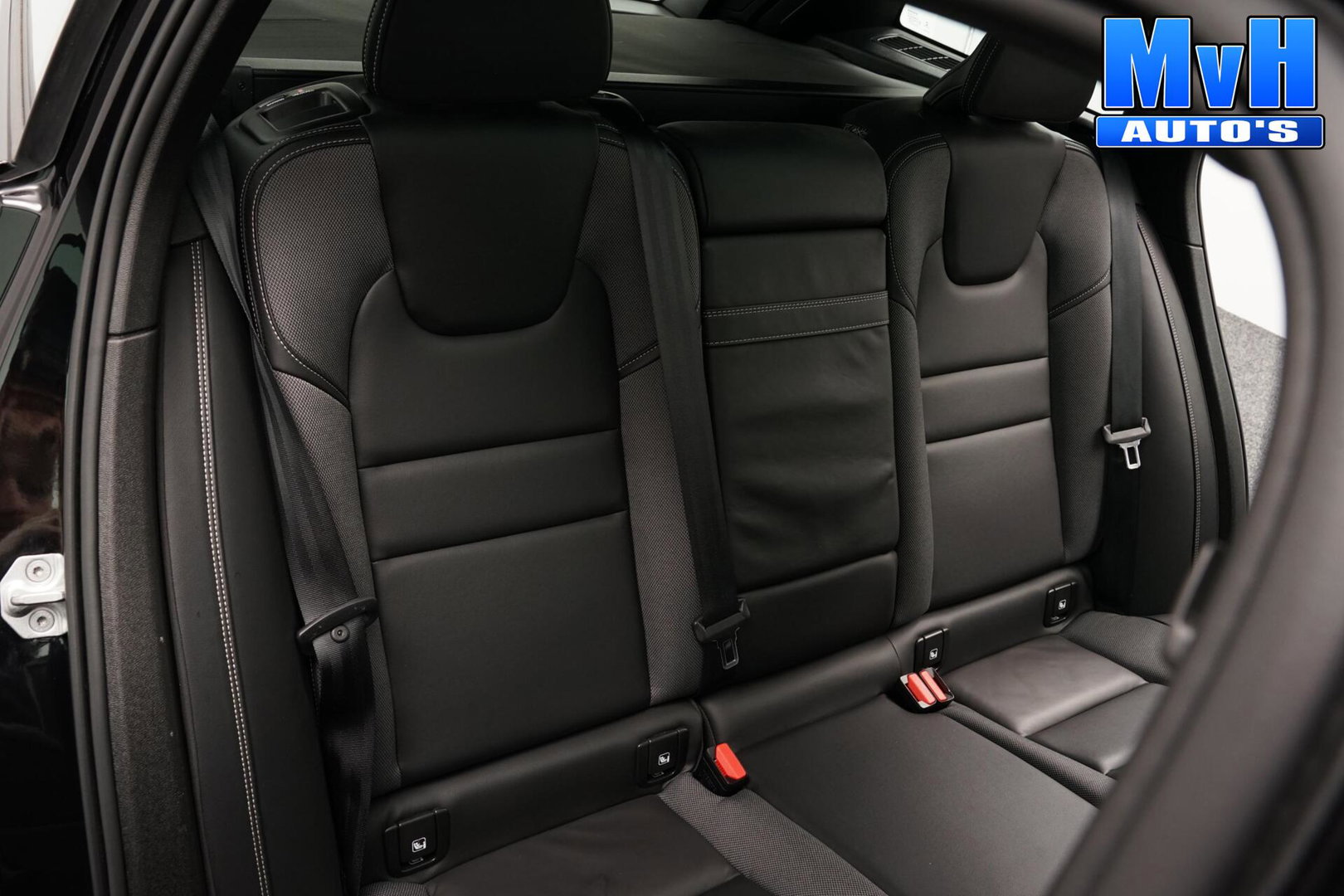 Volvo V60 2.0 B3 R-Design|PANO|STOEL/STUUR.VERW|AUTO.PILOT