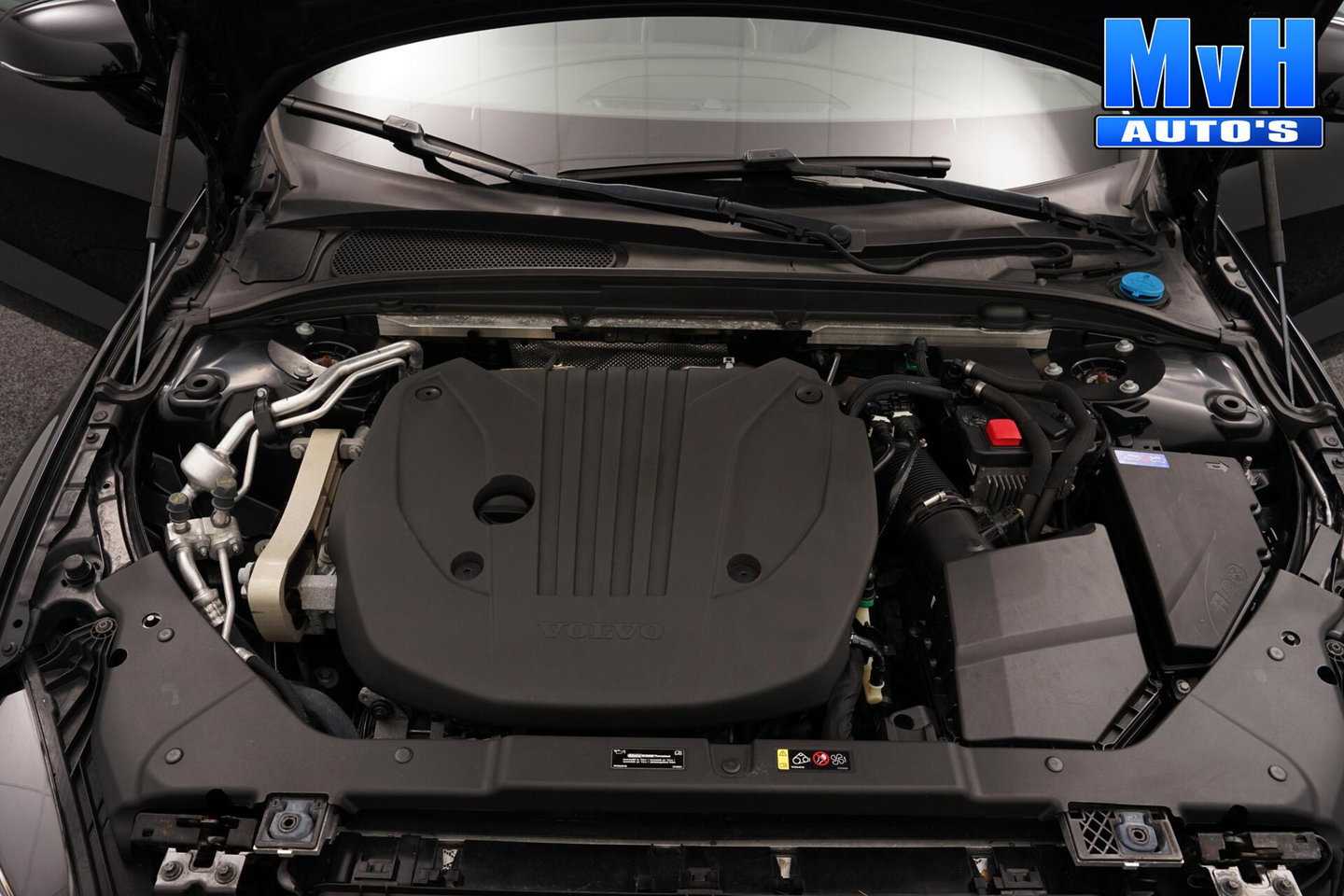 Volvo V60 2.0 B3 R-Design|PANO|STOEL/STUUR.VERW|AUTO.PILOT
