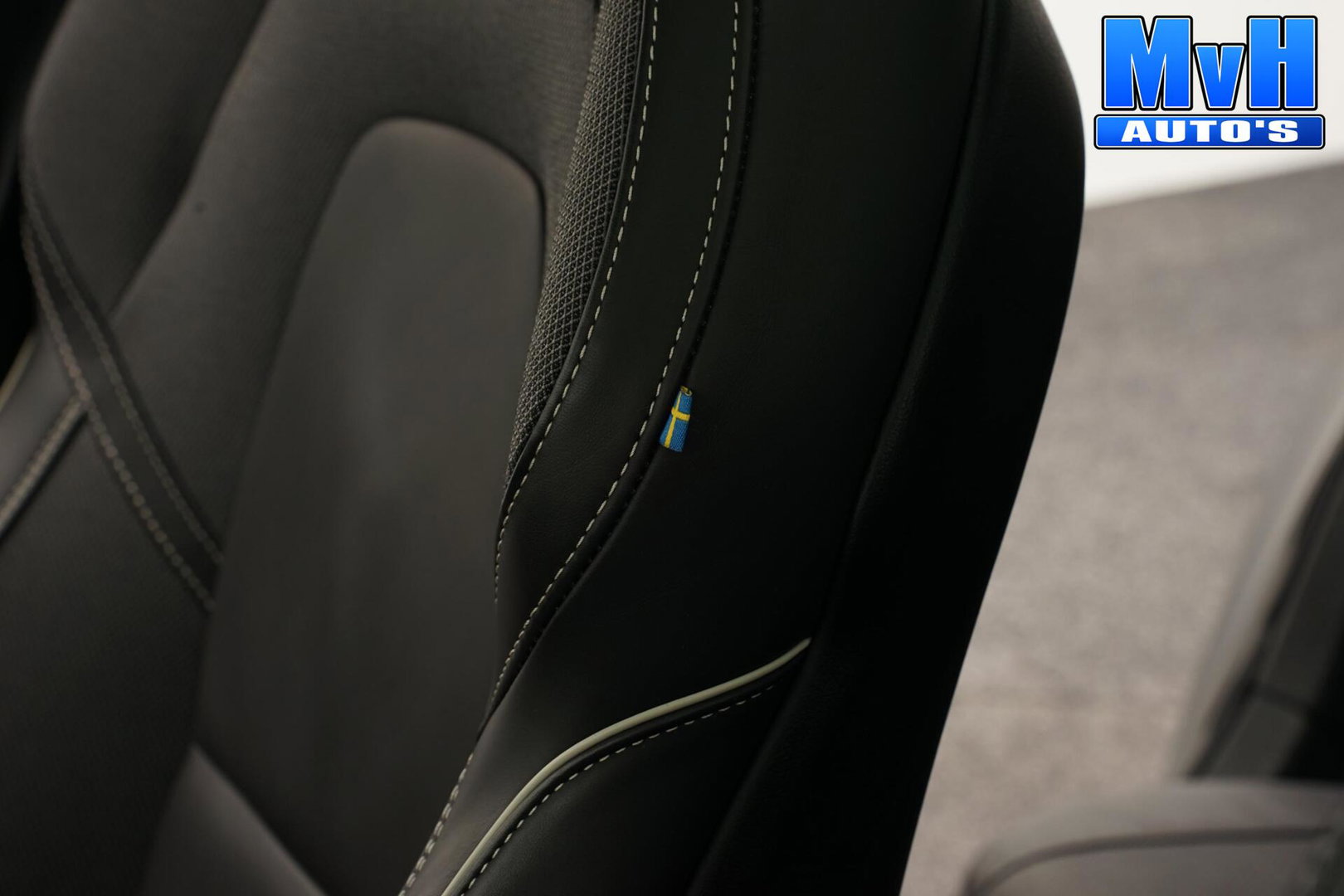 Volvo V60 2.0 B3 R-Design|PANO|STOEL/STUUR.VERW|AUTO.PILOT