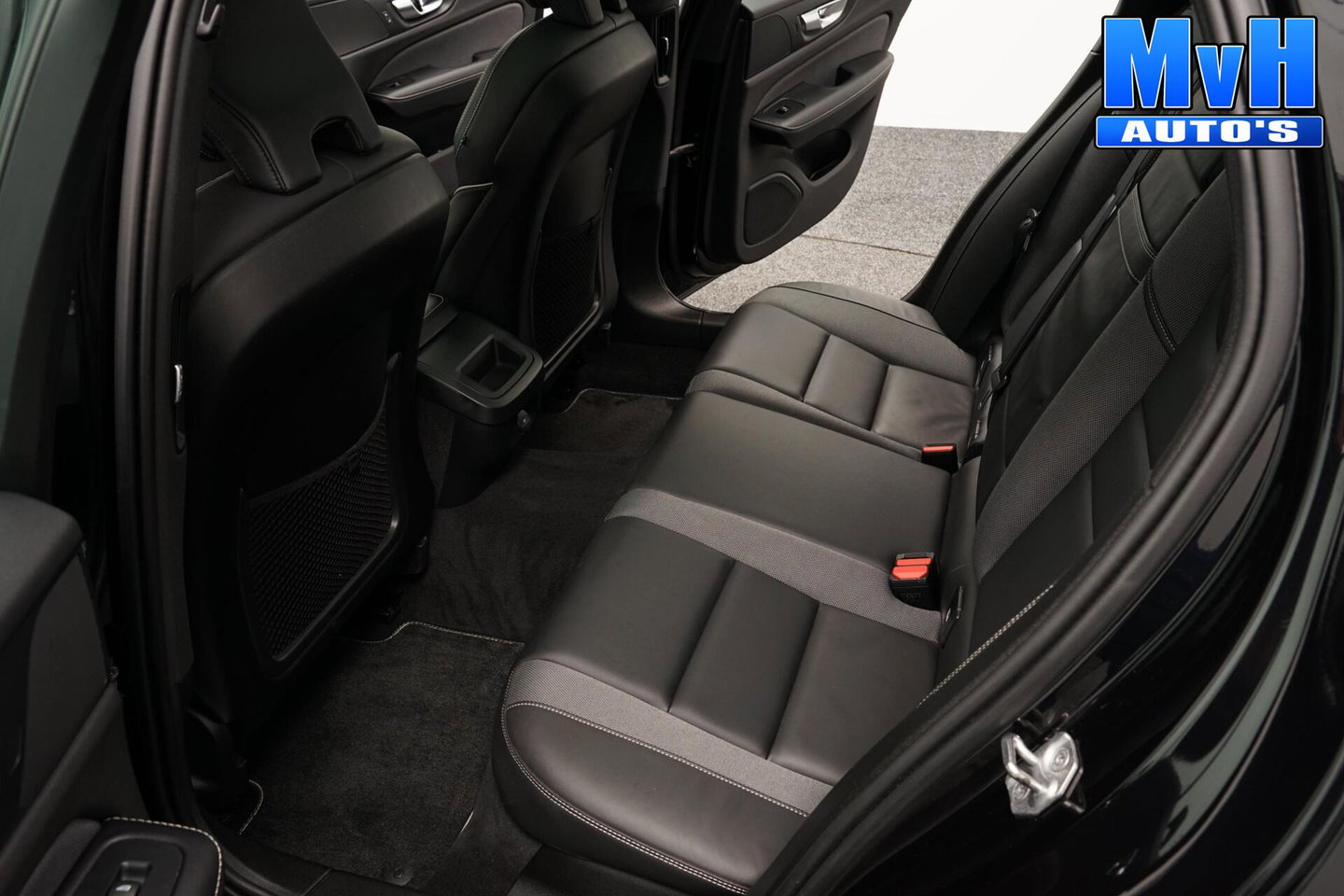 Volvo V60 2.0 B3 R-Design|PANO|STOEL/STUUR.VERW|AUTO.PILOT
