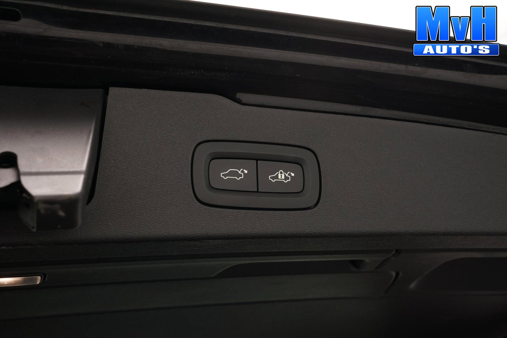 Volvo V60 2.0 B3 R-Design|PANO|STOEL/STUUR.VERW|AUTO.PILOT