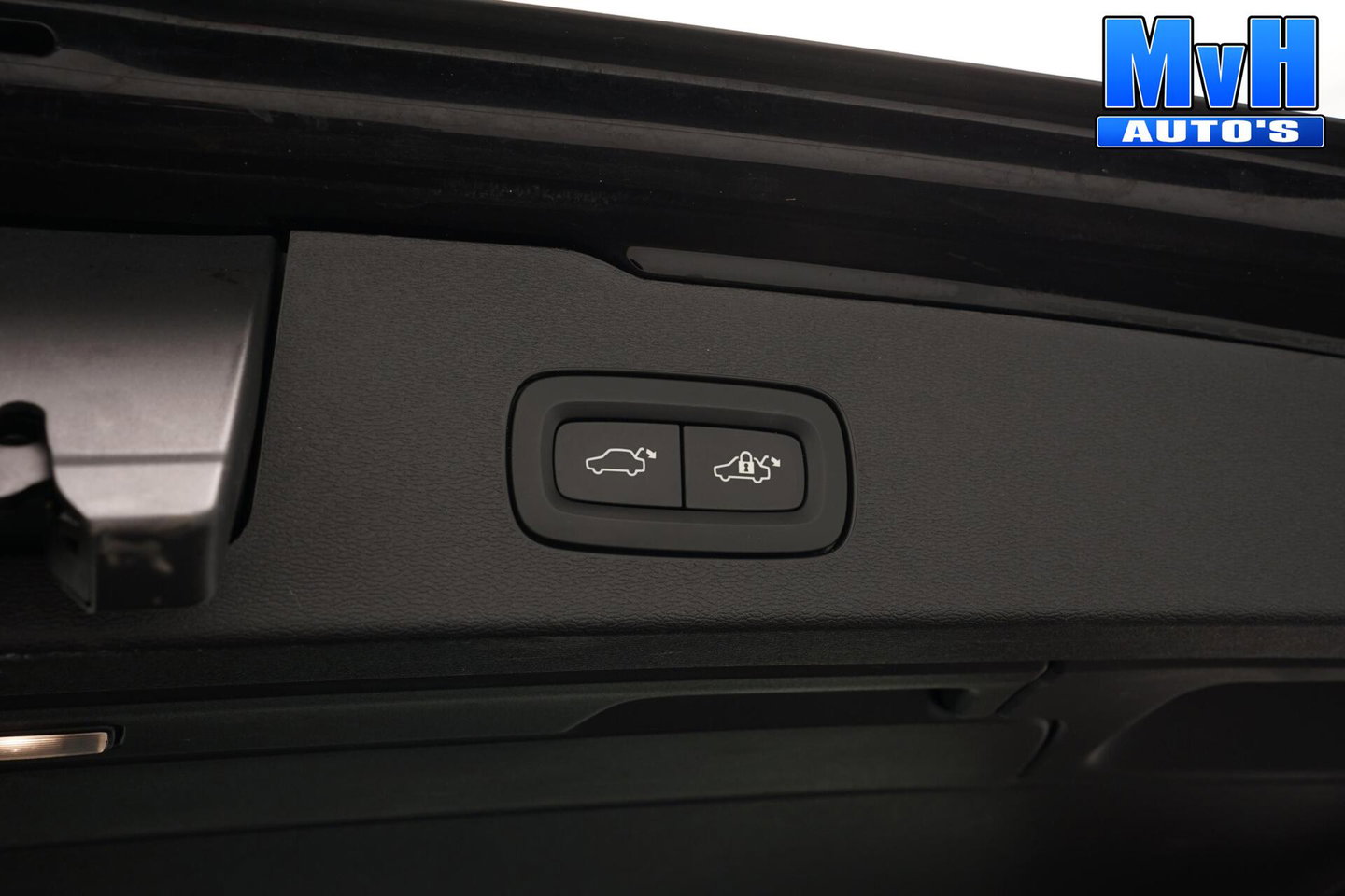 Volvo V60 2.0 B3 R-Design|PANO|STOEL/STUUR.VERW|AUTO.PILOT