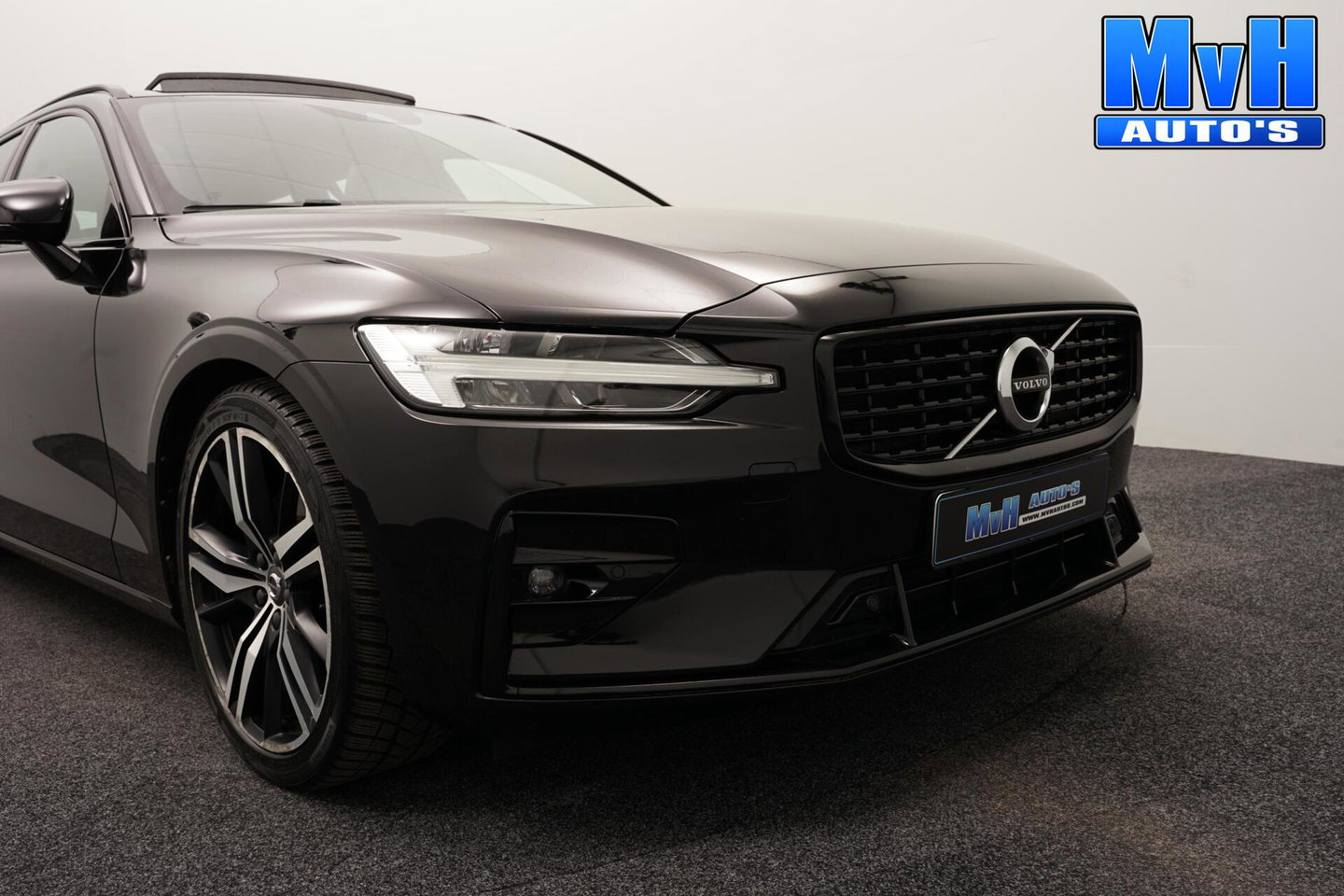 Volvo V60 2.0 B3 R-Design|PANO|STOEL/STUUR.VERW|AUTO.PILOT