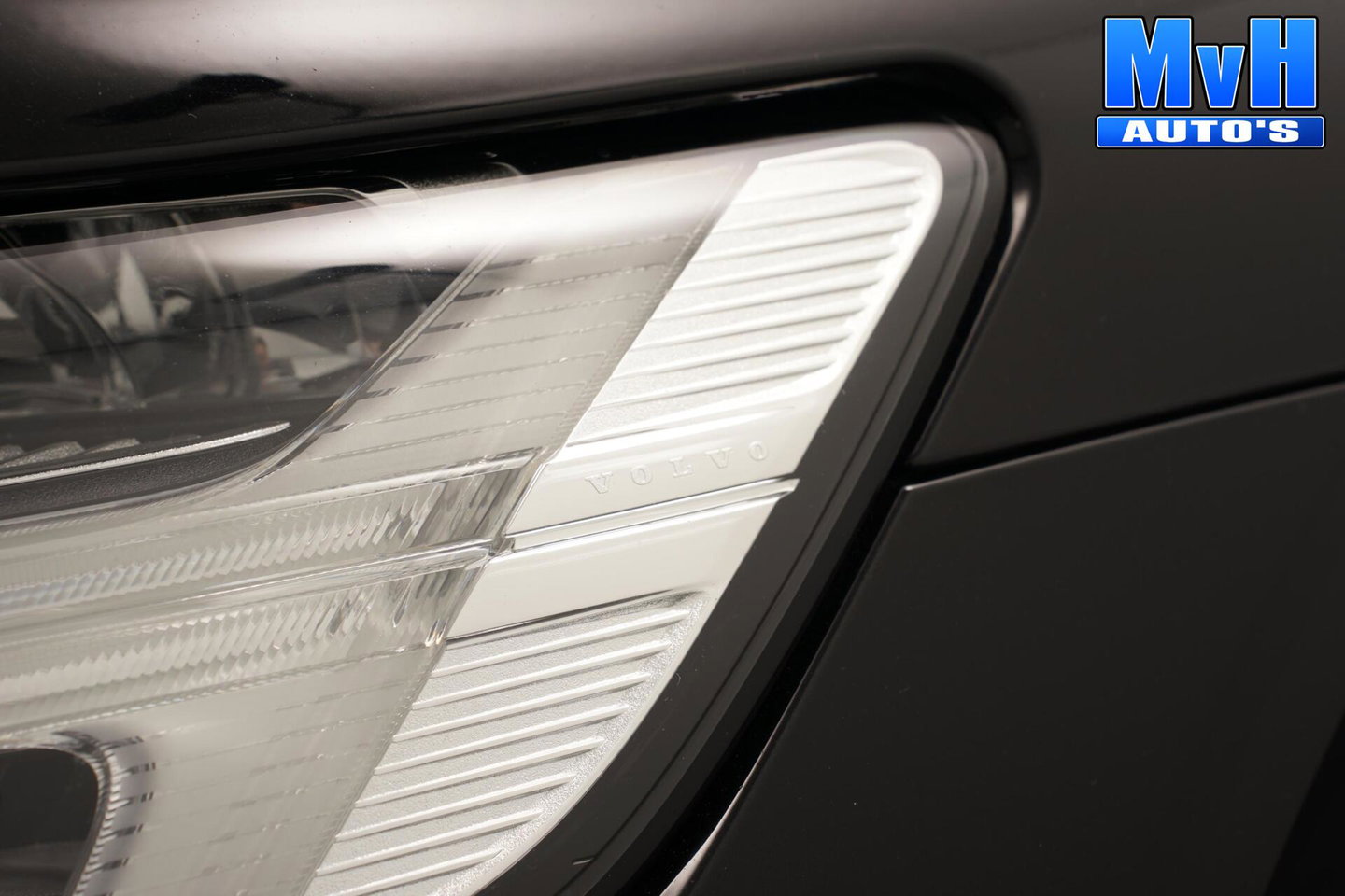 Volvo V60 2.0 B3 R-Design|PANO|STOEL/STUUR.VERW|AUTO.PILOT