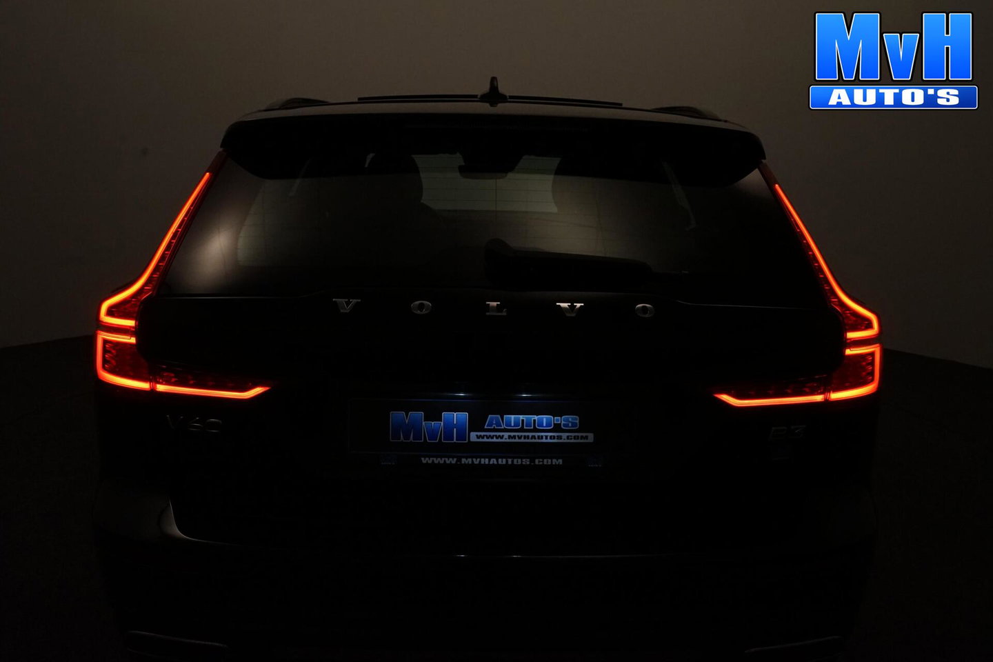 Volvo V60 2.0 B3 R-Design|PANO|STOEL/STUUR.VERW|AUTO.PILOT