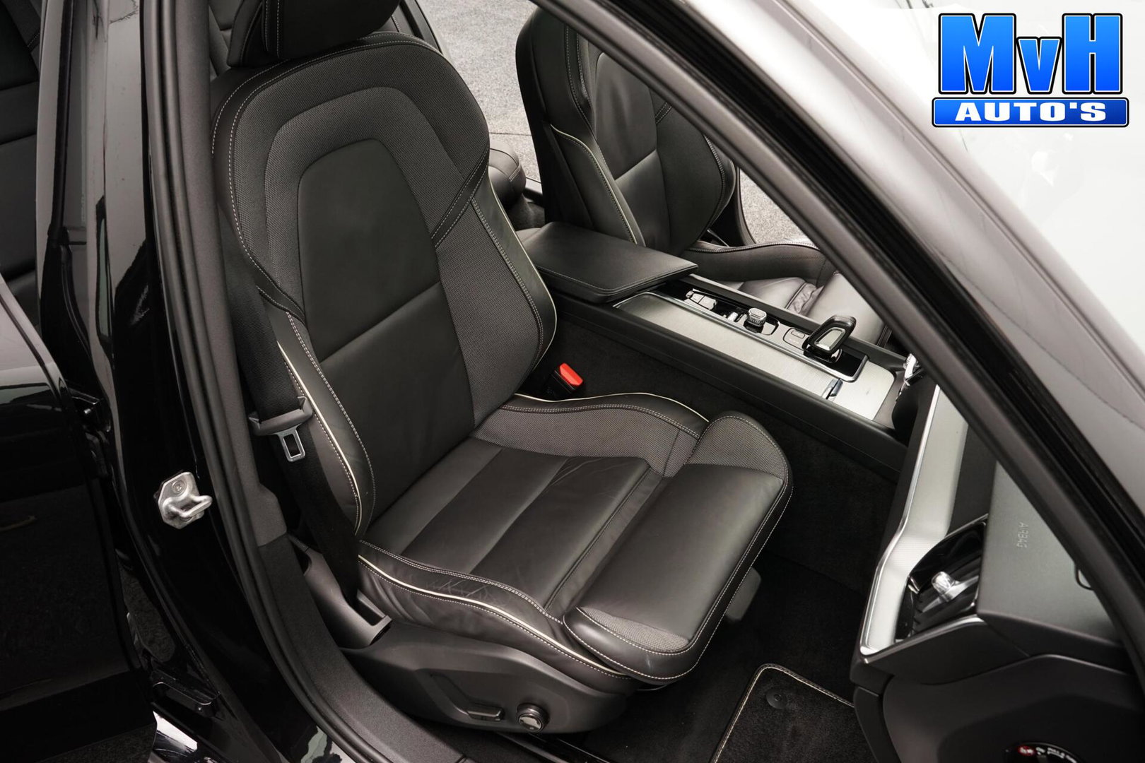 Volvo V60 2.0 B3 R-Design|PANO|STOEL/STUUR.VERW|AUTO.PILOT