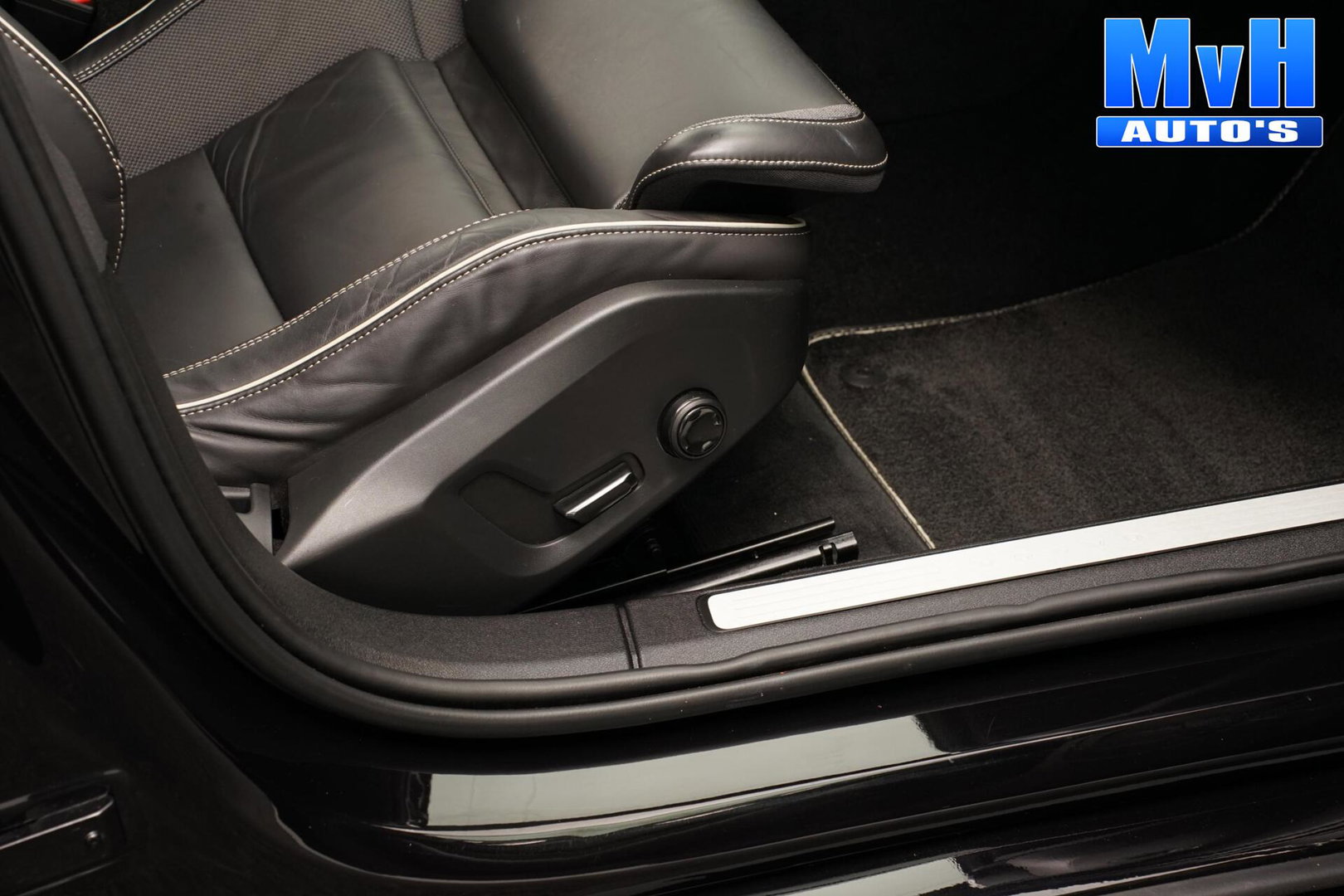 Volvo V60 2.0 B3 R-Design|PANO|STOEL/STUUR.VERW|AUTO.PILOT