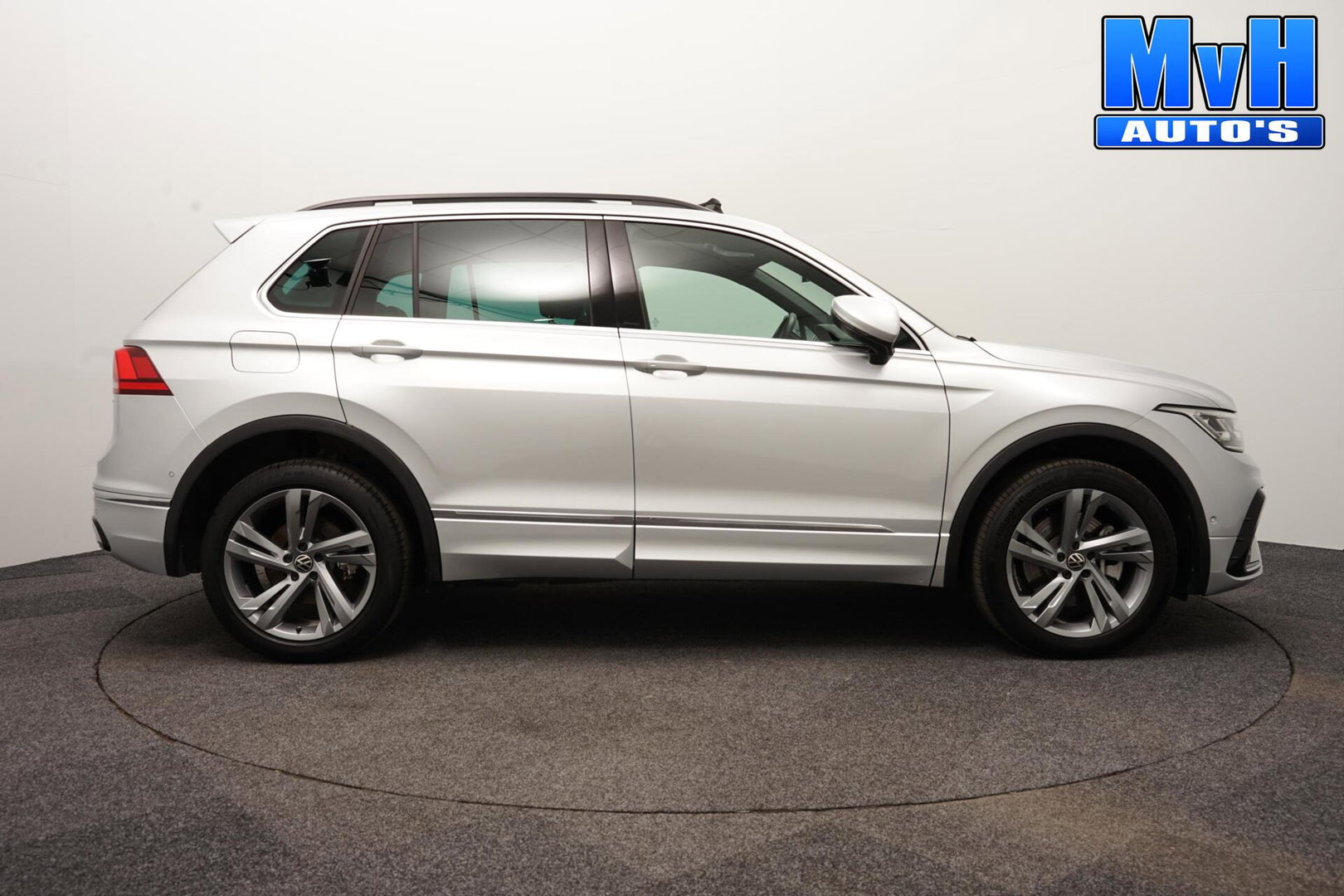 Volkswagen Tiguan 1.4 TSI PHEV R-Line Business+|PANO|IQ-LIGHT|SOH100%