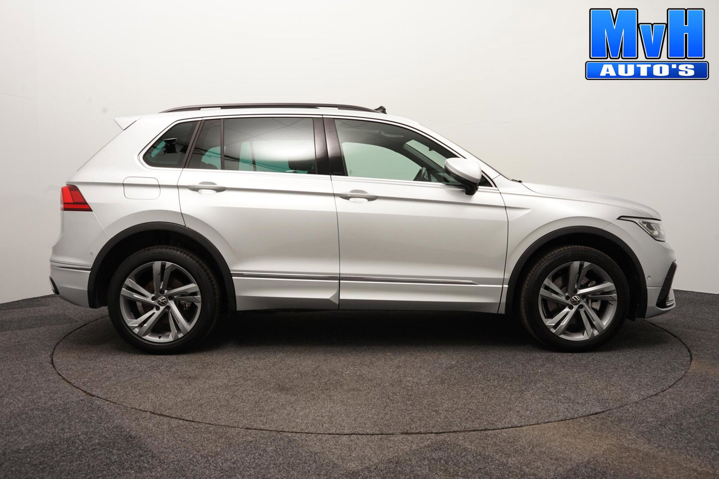 Volkswagen Tiguan 1.4 TSI PHEV R-Line Business+|PANO|IQ-LIGHT|SOH100%