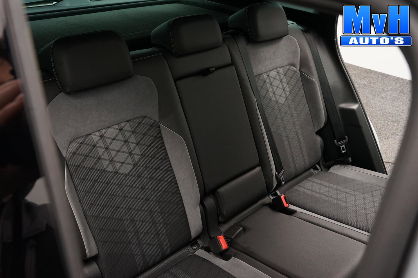 Volkswagen Tiguan 1.4 TSI PHEV R-Line Business+|PANO|IQ-LIGHT|SOH100%