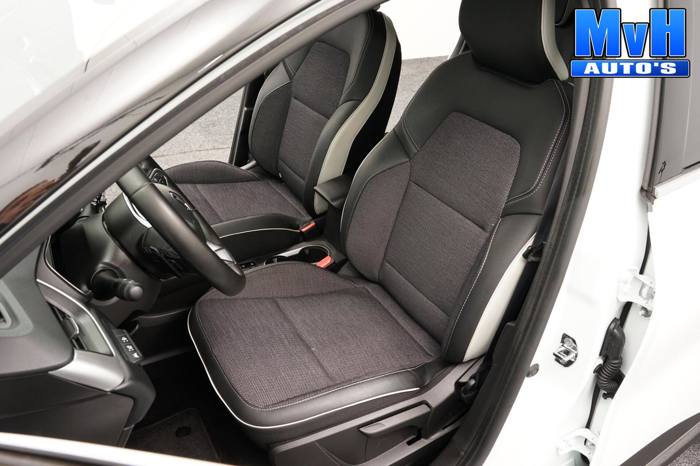 Renault Captur 1.3 TCe 140 Intens|PARELMOER|CAMERA|LED|NAP