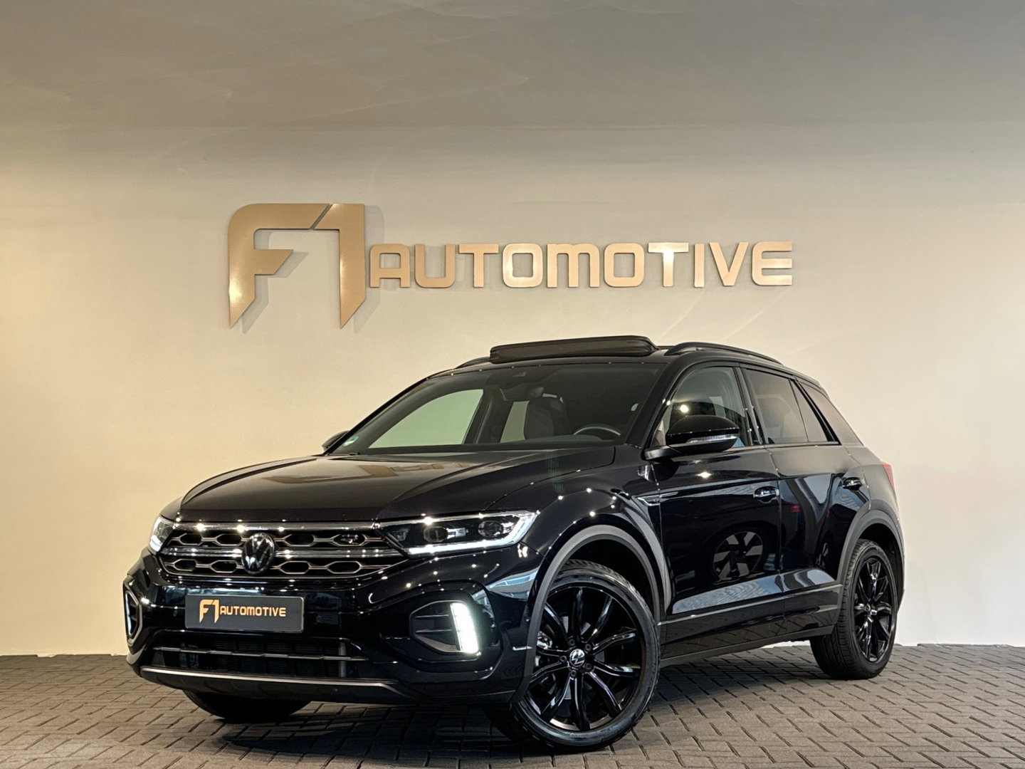 Volkswagen T-Roc 1.5 TSI R-Line Pano|IQ|Keyles|CarPlay|Sfeer