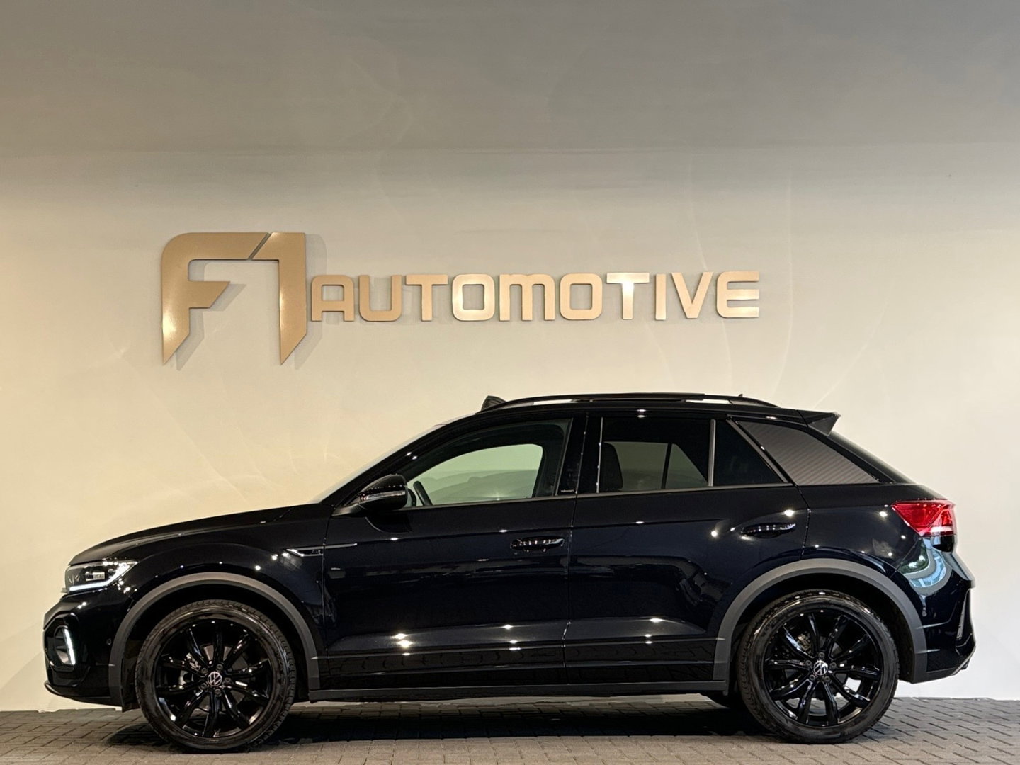 Volkswagen T-Roc 1.5 TSI R-Line Pano|IQ|Keyles|CarPlay|Sfeer