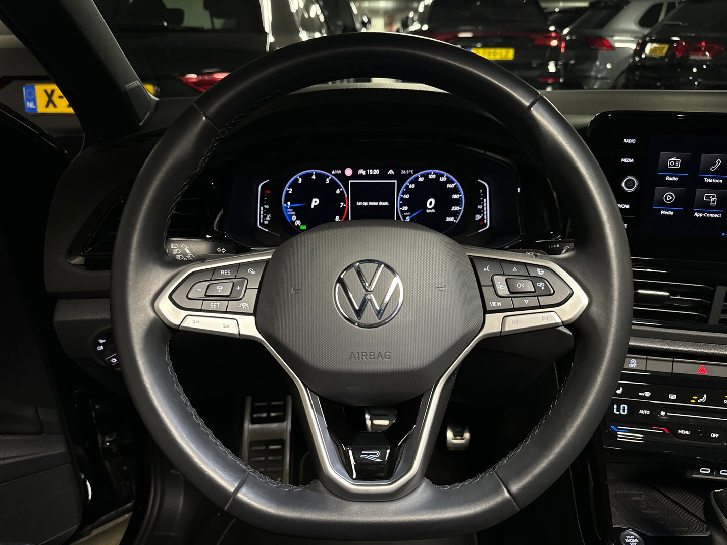 Volkswagen T-Roc 1.5 TSI R-Line Pano|IQ|Keyles|CarPlay|Sfeer