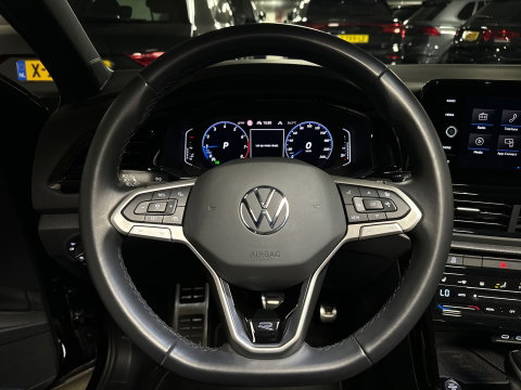 Volkswagen T-Roc 1.5 TSI R-Line Pano|IQ|Keyles|CarPlay|Sfeer
