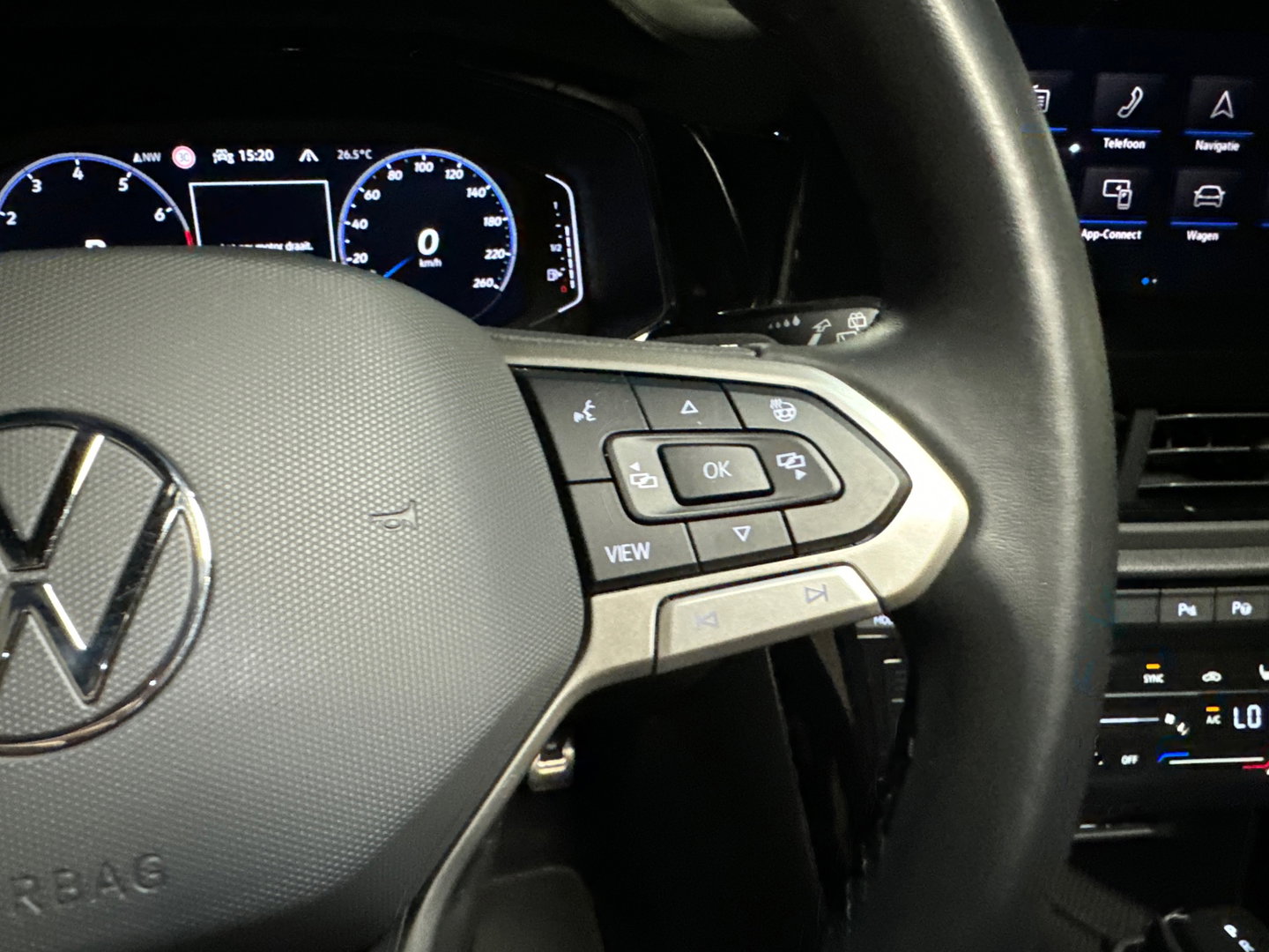 Volkswagen T-Roc 1.5 TSI R-Line Pano|IQ|Keyles|CarPlay|Sfeer