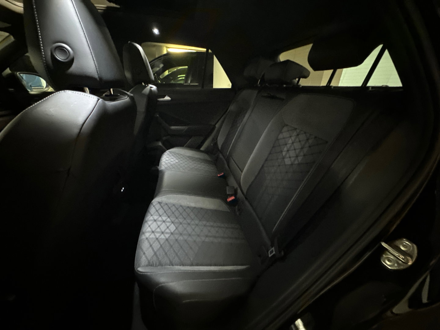 Volkswagen T-Roc 1.5 TSI R-Line Pano|IQ|Keyles|CarPlay|Sfeer