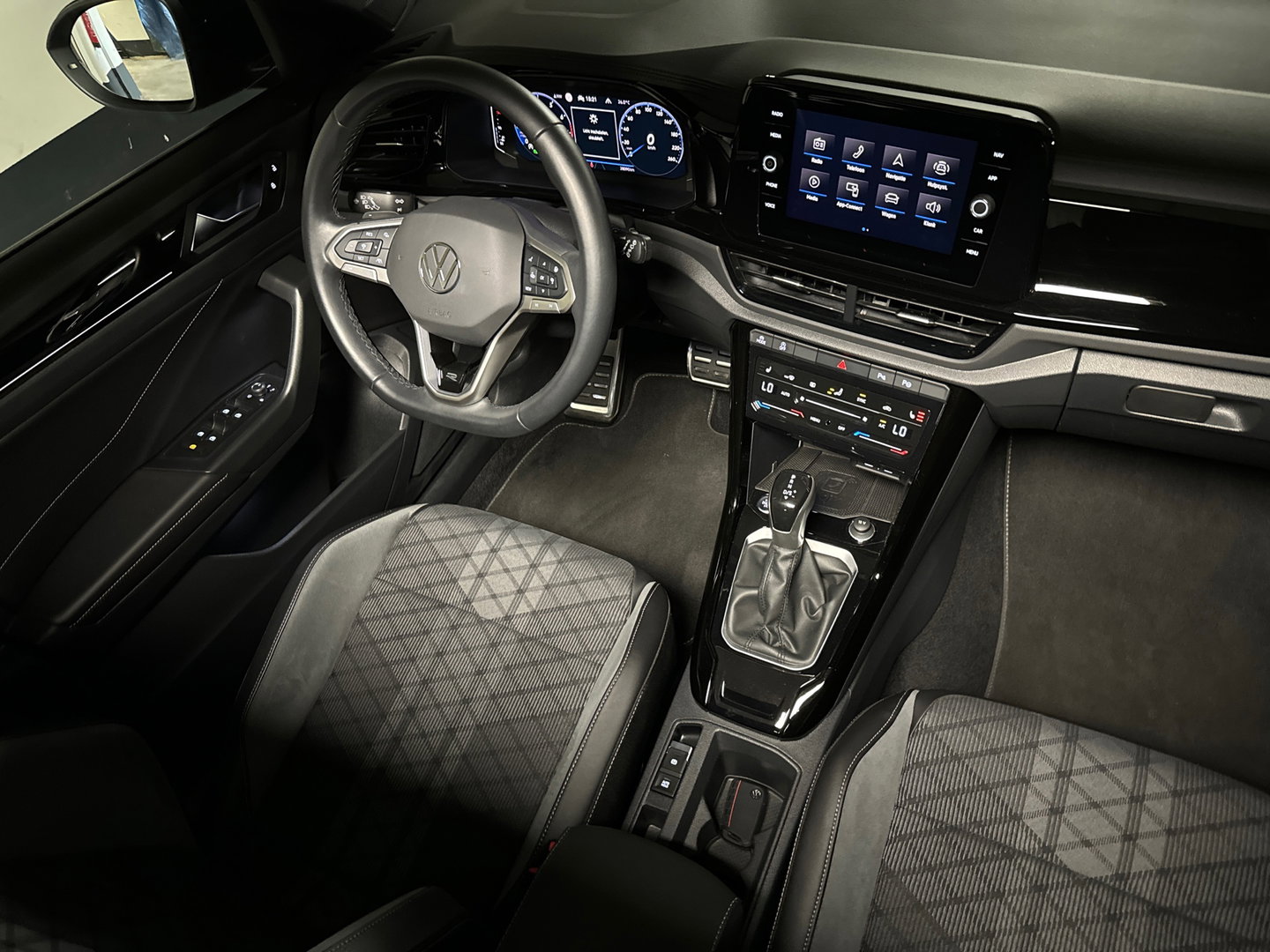 Volkswagen T-Roc 1.5 TSI R-Line Pano|IQ|Keyles|CarPlay|Sfeer
