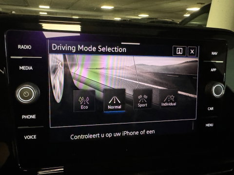 Volkswagen T-Roc 1.5 TSI R-Line Pano|IQ|Keyles|CarPlay|Sfeer