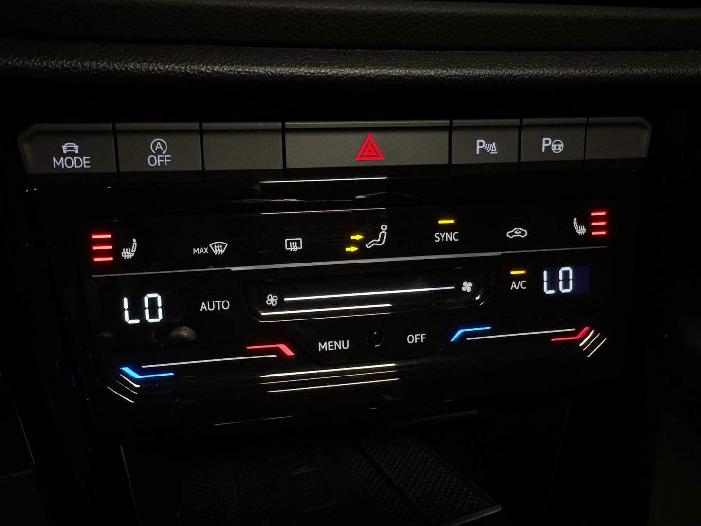 Volkswagen T-Roc 1.5 TSI R-Line Pano|IQ|Keyles|CarPlay|Sfeer