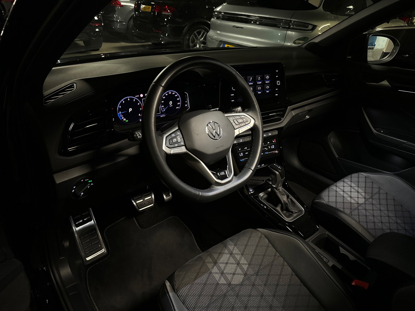 Volkswagen T-Roc 1.5 TSI R-Line Pano|IQ|Keyles|CarPlay|Sfeer