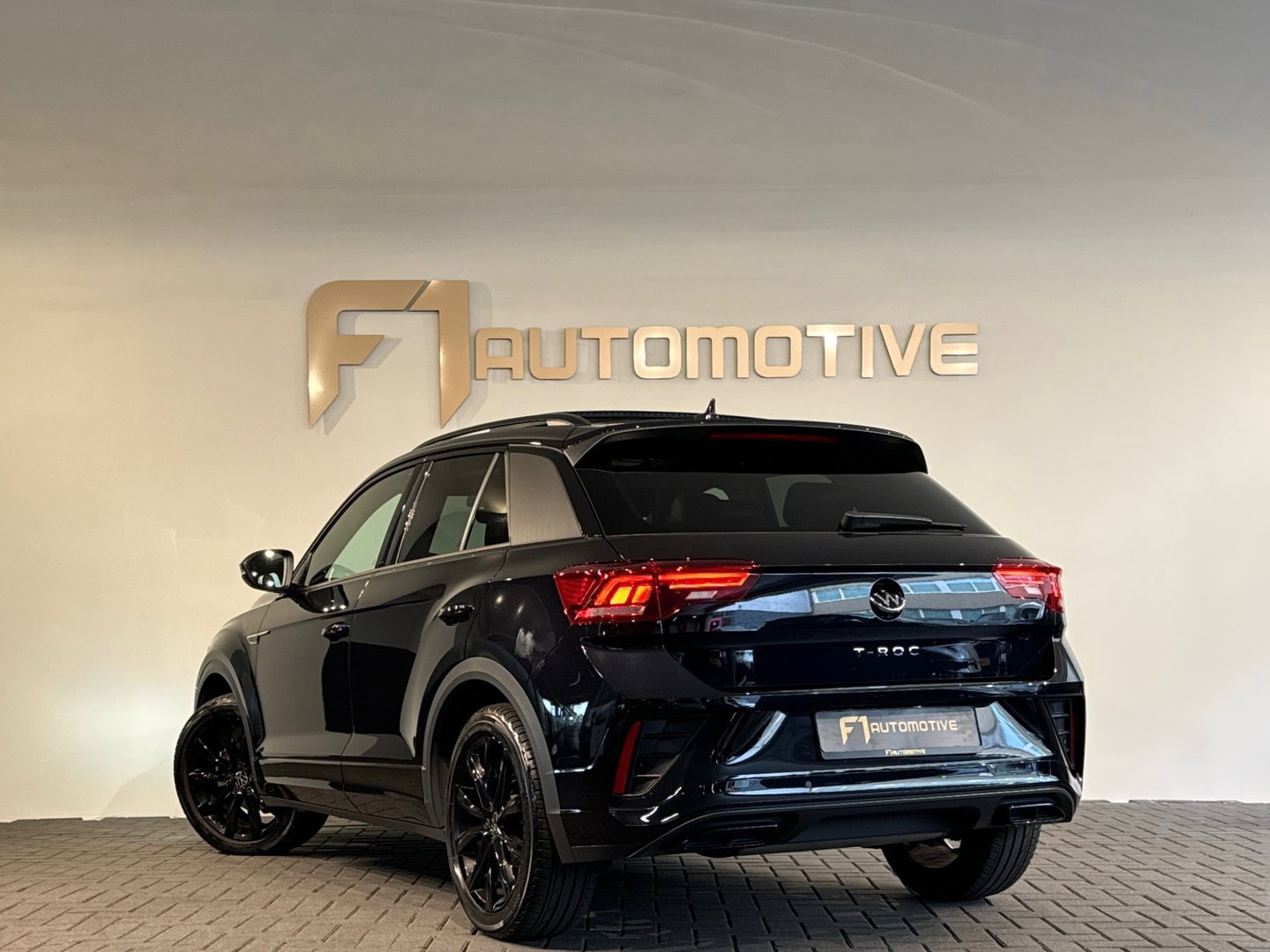 Volkswagen T-Roc 1.5 TSI R-Line Pano|IQ|Keyles|CarPlay|Sfeer