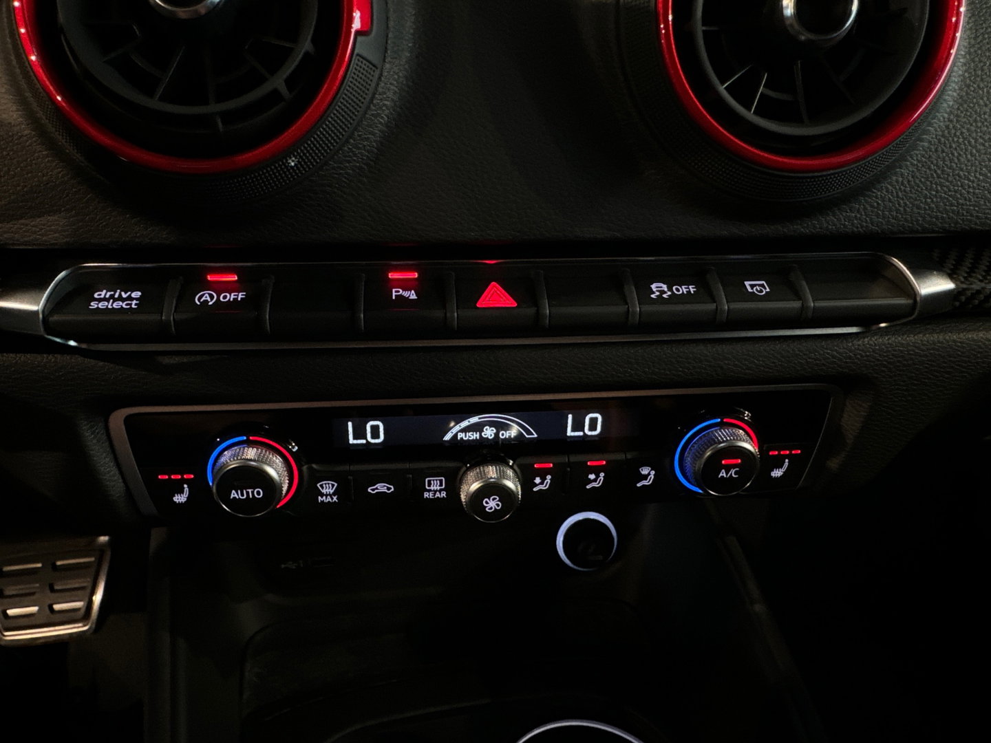 Audi RS3 Limousine 2.5 TFSI quattro Pano|RS Seat|Keyless|B&O