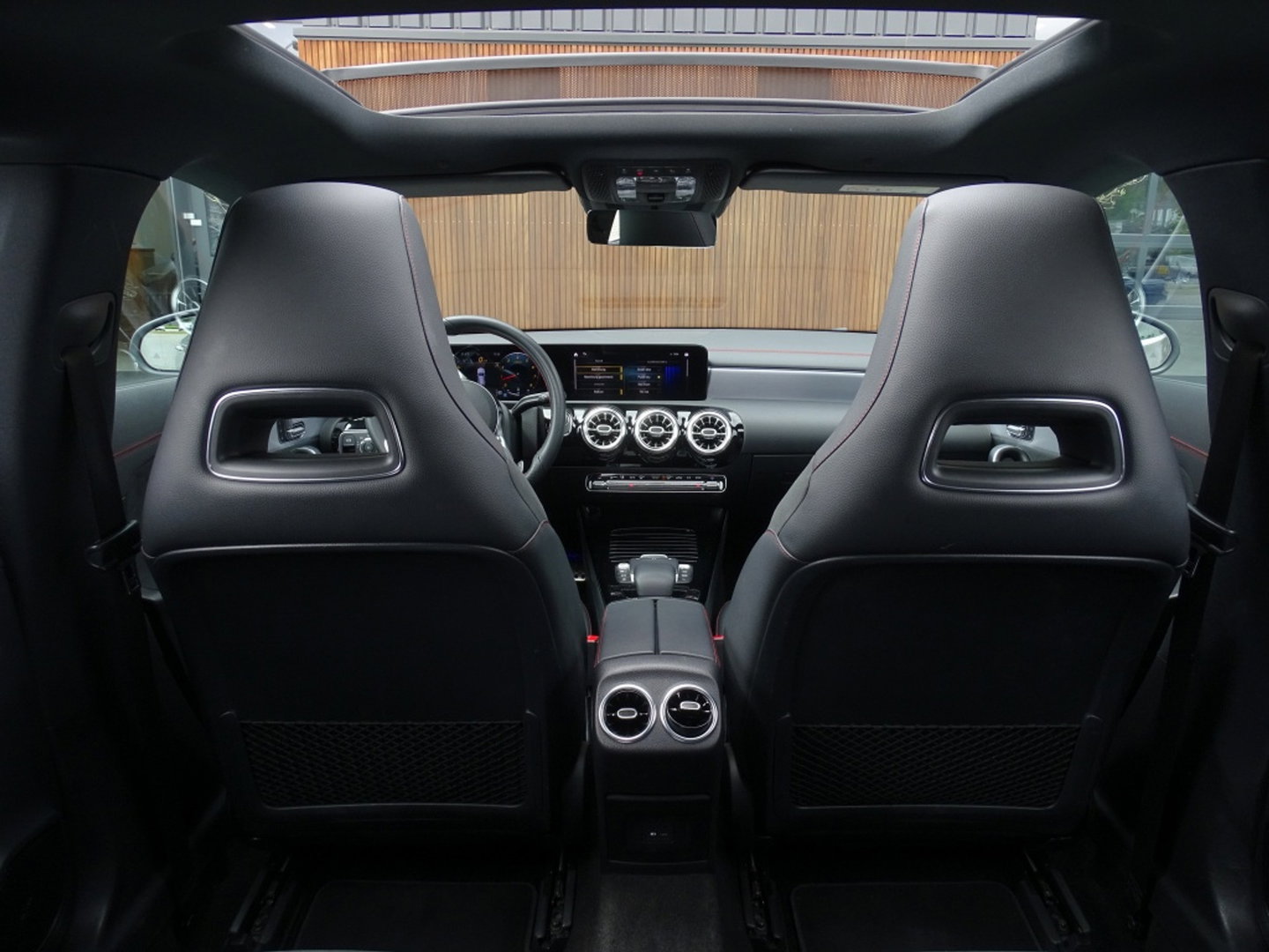 Mercedes-Benz CLA-Klasse Shooting Brake 250 225PK AMG / panorama / *NAP*
