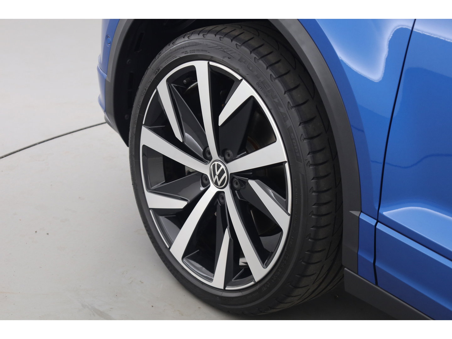Volkswagen T-Roc Cabrio 1.5 TSI R-Line | Rijklaar! | 2x R-Line | Afn. Trekhaak | Dig. Cockpit | Beats Audio | Adapt. Cruise | Camera+PDC | Stoelverw. | Nav+App. Connect | LED | Climate | Draadloos | Keyless V