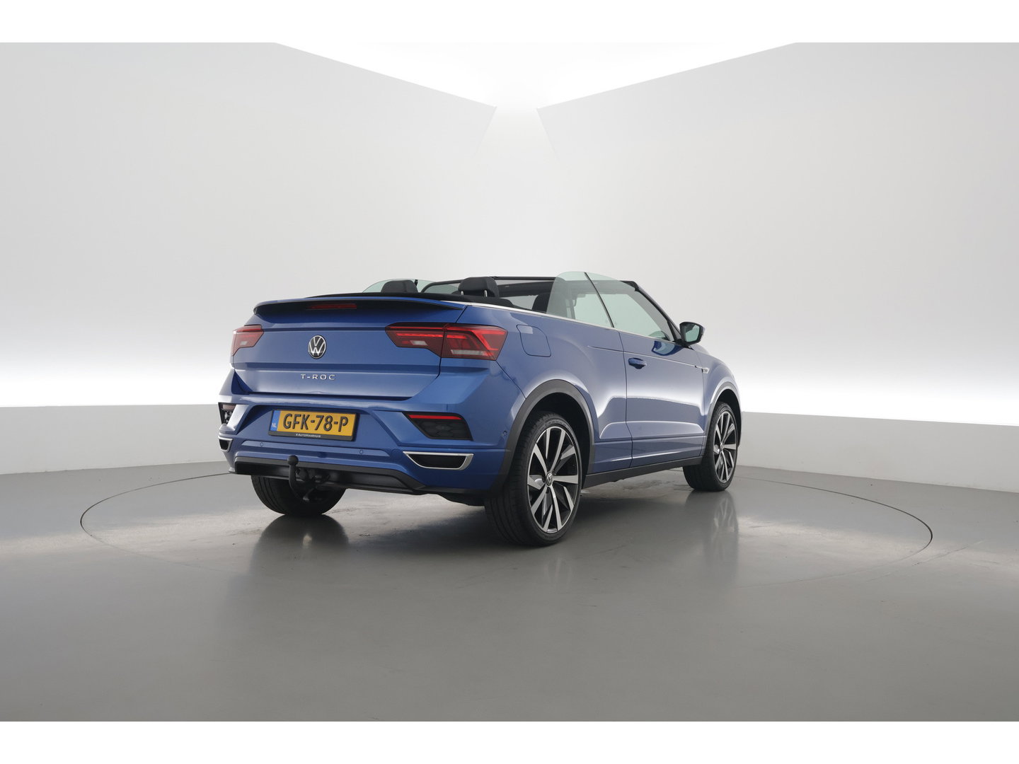 Volkswagen T-Roc Cabrio 1.5 TSI R-Line | Rijklaar! | 2x R-Line | Afn. Trekhaak | Dig. Cockpit | Beats Audio | Adapt. Cruise | Camera+PDC | Stoelverw. | Nav+App. Connect | LED | Climate | Draadloos | Keyless V