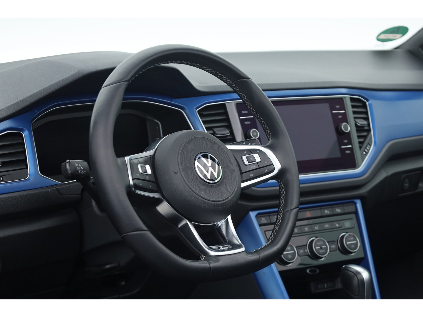Volkswagen T-Roc Cabrio 1.5 TSI R-Line | Rijklaar! | 2x R-Line | Afn. Trekhaak | Dig. Cockpit | Beats Audio | Adapt. Cruise | Camera+PDC | Stoelverw. | Nav+App. Connect | LED | Climate | Draadloos | Keyless V