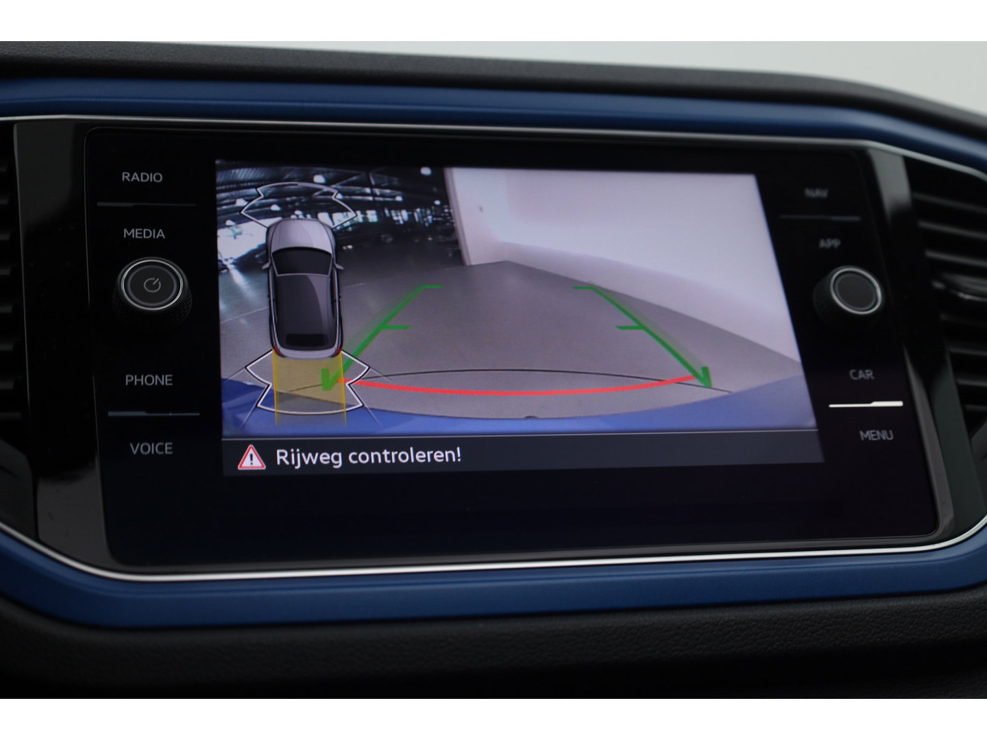 Volkswagen T-Roc Cabrio 1.5 TSI R-Line | Rijklaar! | 2x R-Line | Afn. Trekhaak | Dig. Cockpit | Beats Audio | Adapt. Cruise | Camera+PDC | Stoelverw. | Nav+App. Connect | LED | Climate | Draadloos | Keyless V