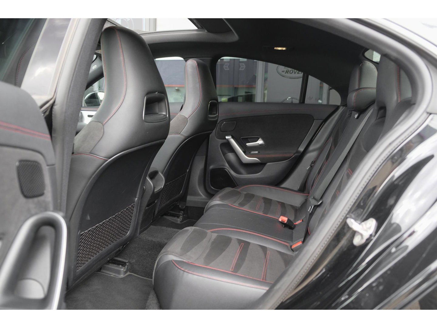 Mercedes-Benz CLA-Klasse CLA250 AMG 224pk Panoramadak Night pakket Widescreen Sfeerverlichting 19" LMV