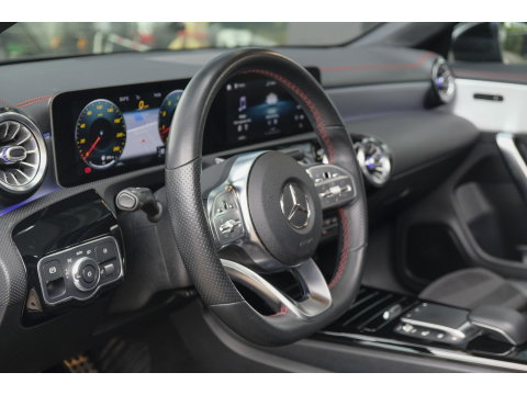 Mercedes-Benz CLA-Klasse CLA250 AMG 224pk Panoramadak Night pakket Widescreen Sfeerverlichting 19" LMV