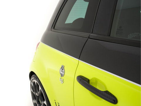 Abarth 695 1.4 T-Jet Competizione 70th Anniversary (INCL.BTW) Aut. *AKRAPOVIC | RECARO-SPORTSEATS | XENON | CARBON | SHIFTPADDLES | DIGI-COCKPIT | DAB+ | ECC | PDC | CRUISE | 17''ALU*