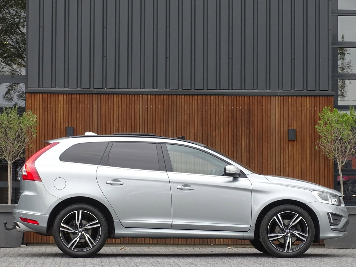 Volvo XC60 2.0 T5 FWD Polar+ 245PK / R-Design / LED