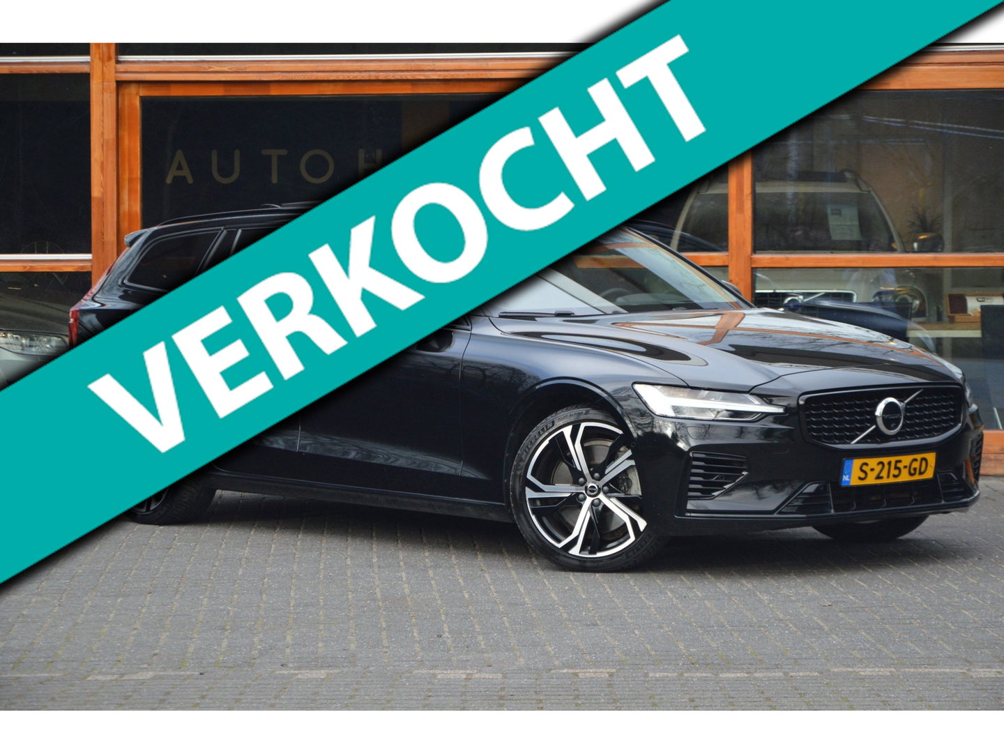 Volvo V60 V60 T6 Hybride Ultimate Dark Long Range | Bowers & Wilkins | Head-Up Display | Panoramadak | Stoel + Stuur Verwarmd |