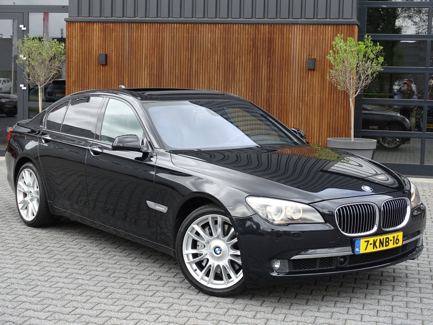 BMW 7 Serie 740i 326PK / High ex. / Individual VIP / softclose / LED